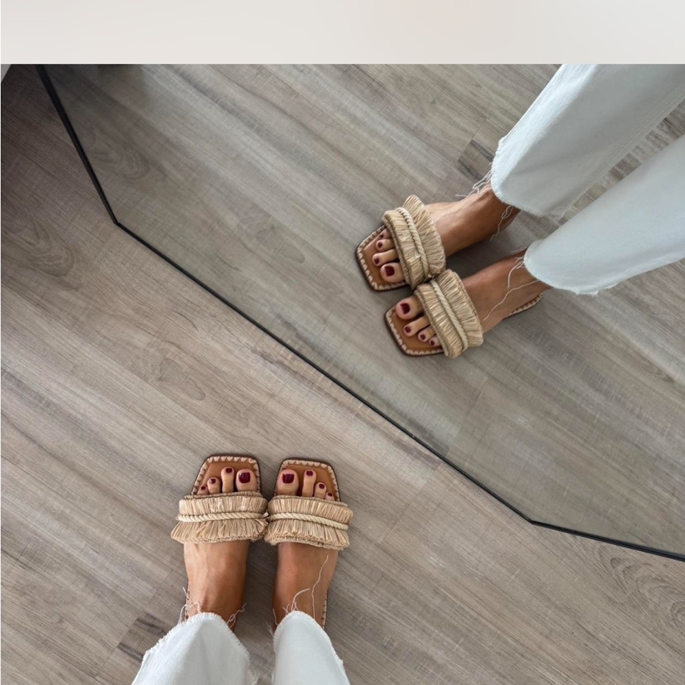 ANTONIO MELANI Beige Ruffle Slide Sandals